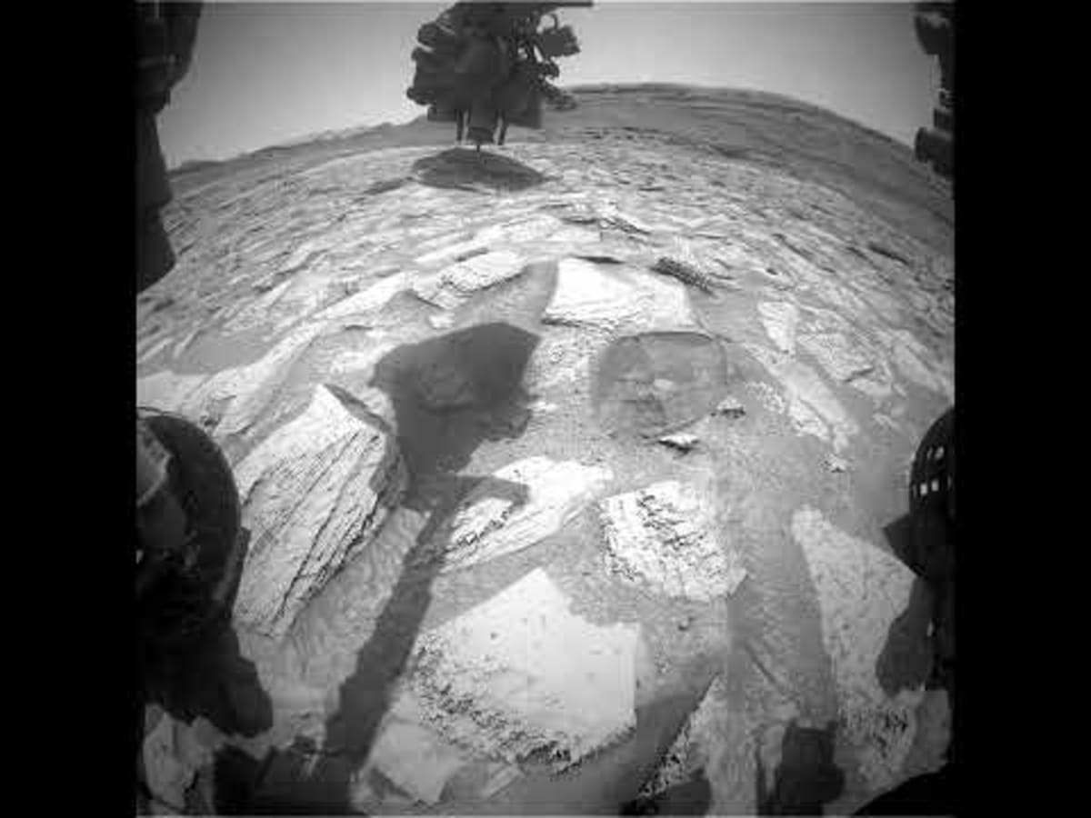 Mars Rock Stuck to Curiosity Rover in 13-Year First - Image 3