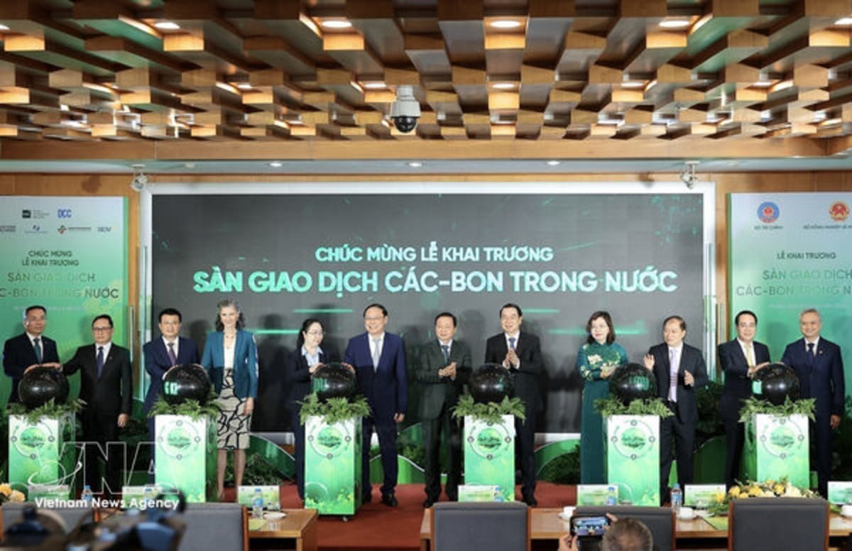 ** Modern trading floor display showing Vietnam's new carbon credit exchange system in operation