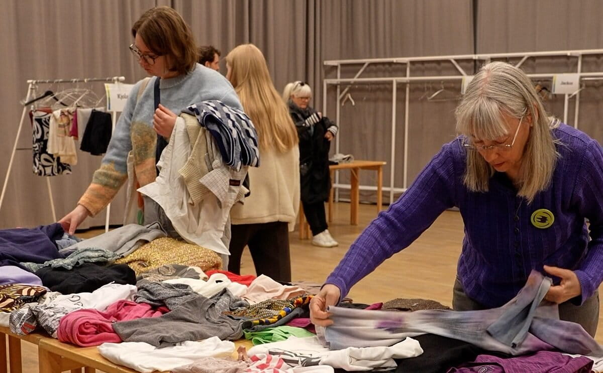 Sweden's Clothing Swaps Save 44,000 Items From Landfills - Image 2