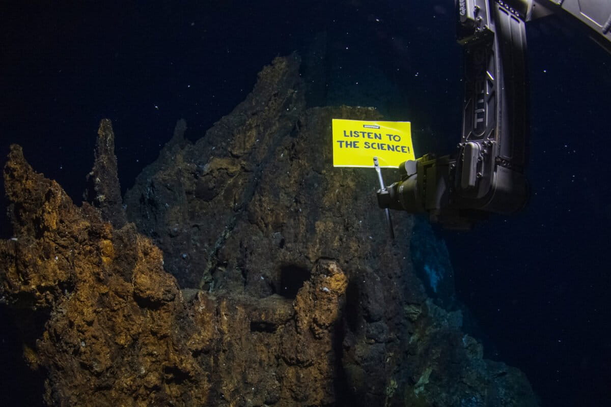 Robot Unfurls Deep-Sea Banner to Protect Arctic Life