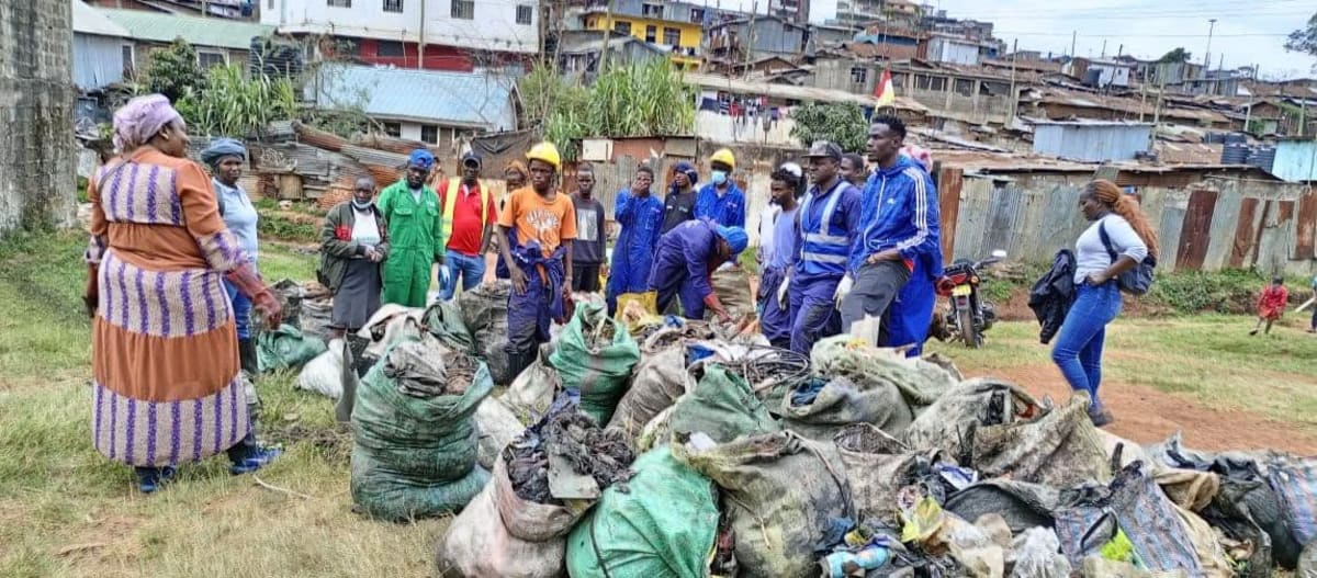 Kenyan Women Turn Kibera's Waste Into Food and Hope - Image 5