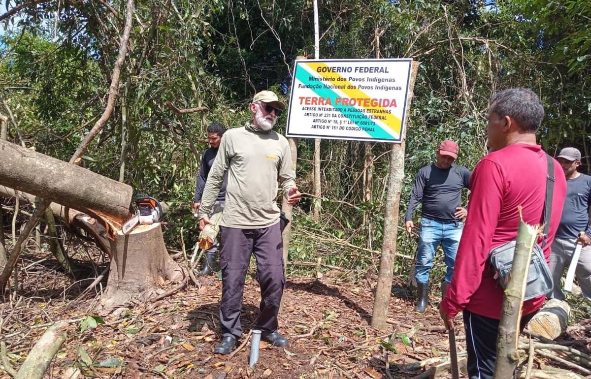 Sign marking the boundary of Rio Pardo Kawahiva Indigenous Territory in Amazon rainforest