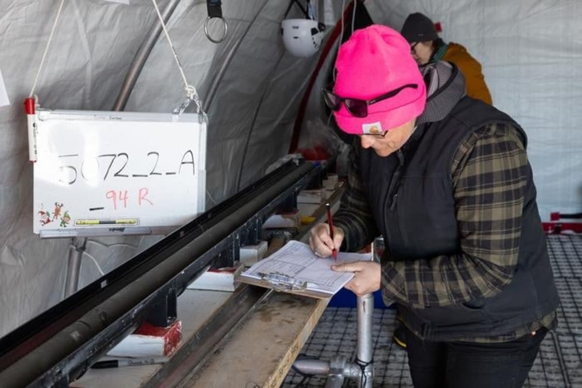 Scientists Pull 228-Meter Core From Beneath Antarctic Ice - Image 5