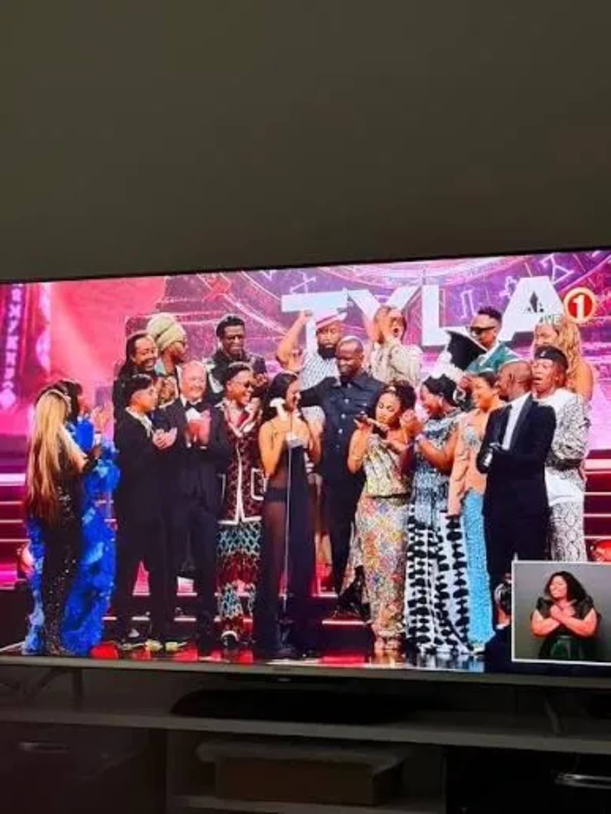 Tyla Honors South African Artists at SAMA32 Awards - Image 3