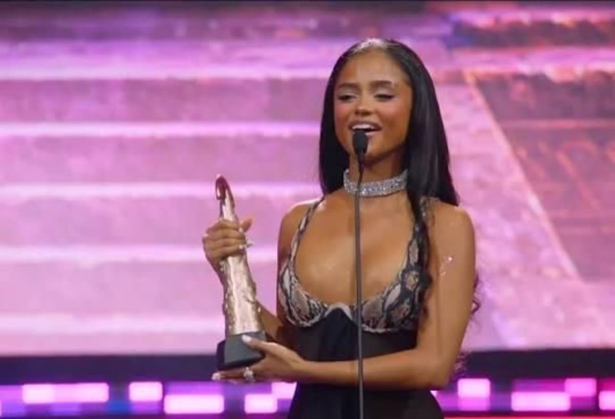 Tyla Honors South African Artists at SAMA32 Awards