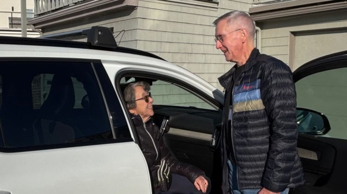 Volunteers Give Seniors Independence in Massachusetts Towns - Image 2