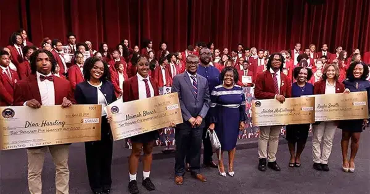135 Chicago Seniors Win $54M in Scholarships, All to College