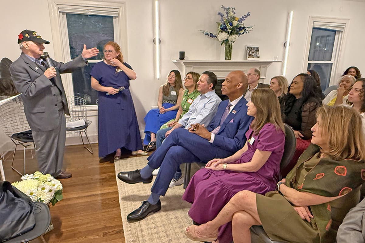 Holocaust survivor Bill Orlin sharing his personal story during a Zikaron BaSalon living room gathering