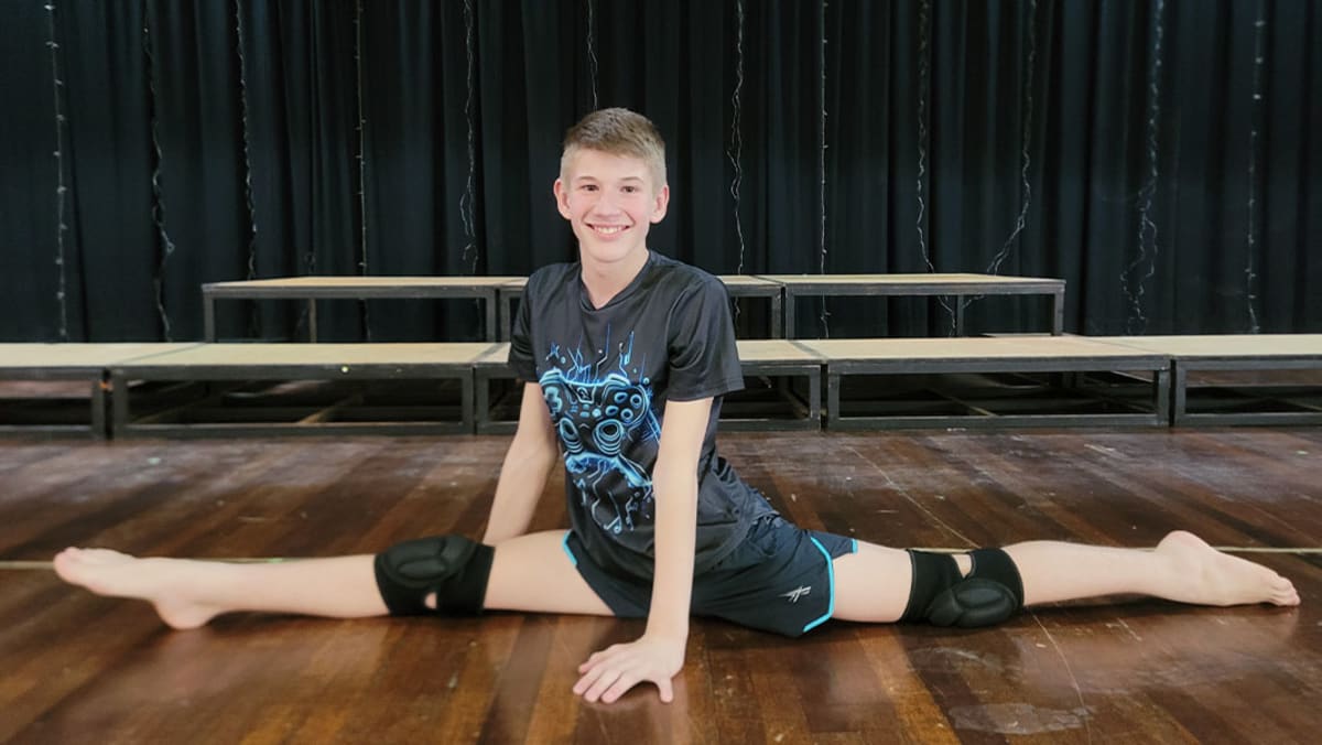 11-Year-Old Breaks World Record With 47 Splits in 60 Seconds