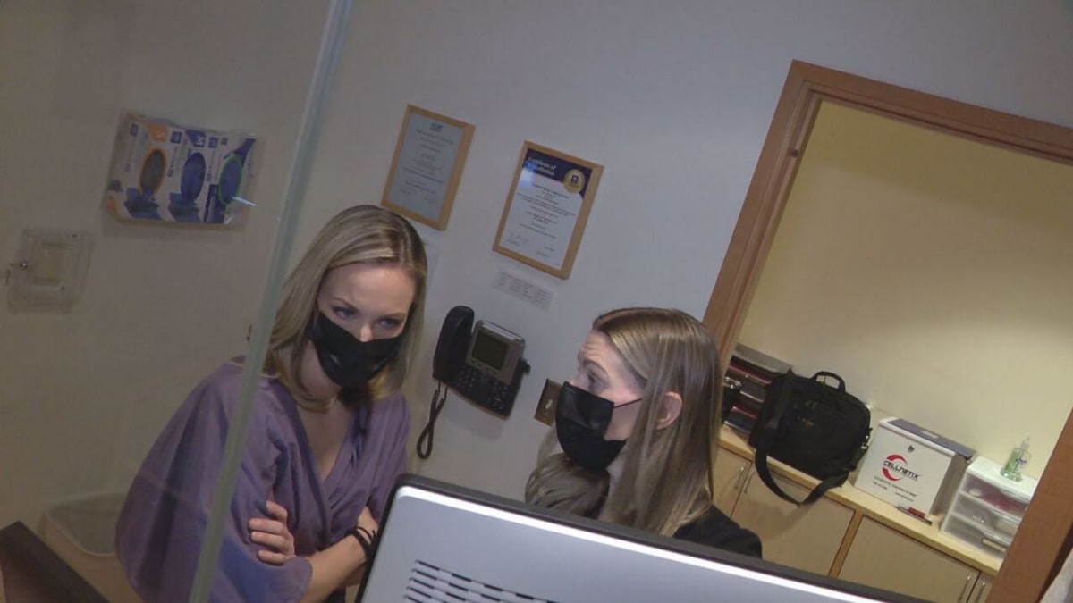 News Anchor Kelly Gets Her First Mammogram at 40