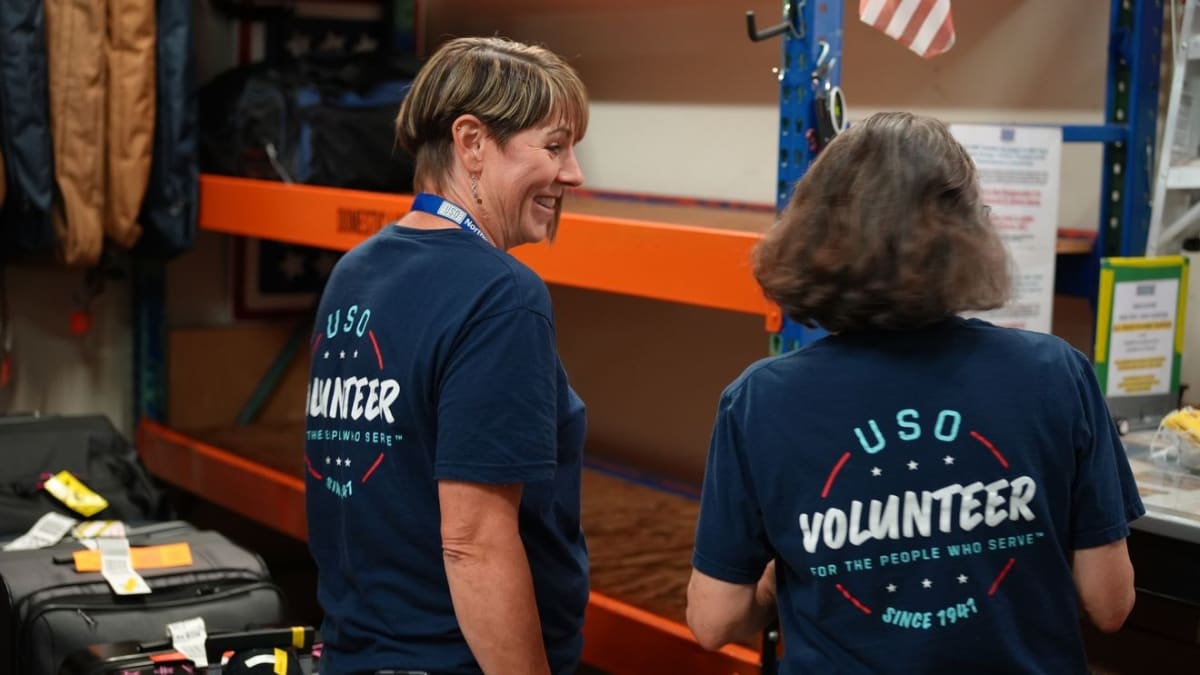 Sea-Tac USO Volunteers Welcome 27,000 Troops Coming Home