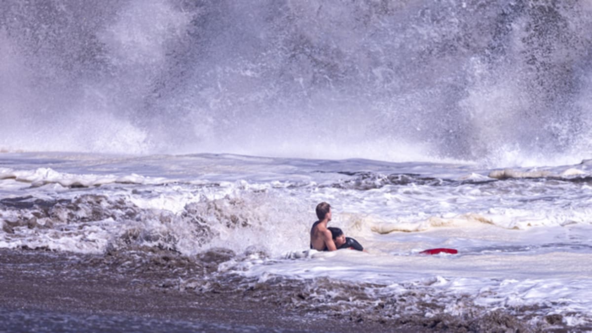 Teen Lifeguard Saves Boy From Massive Waves at Santa Cruz - Image 2