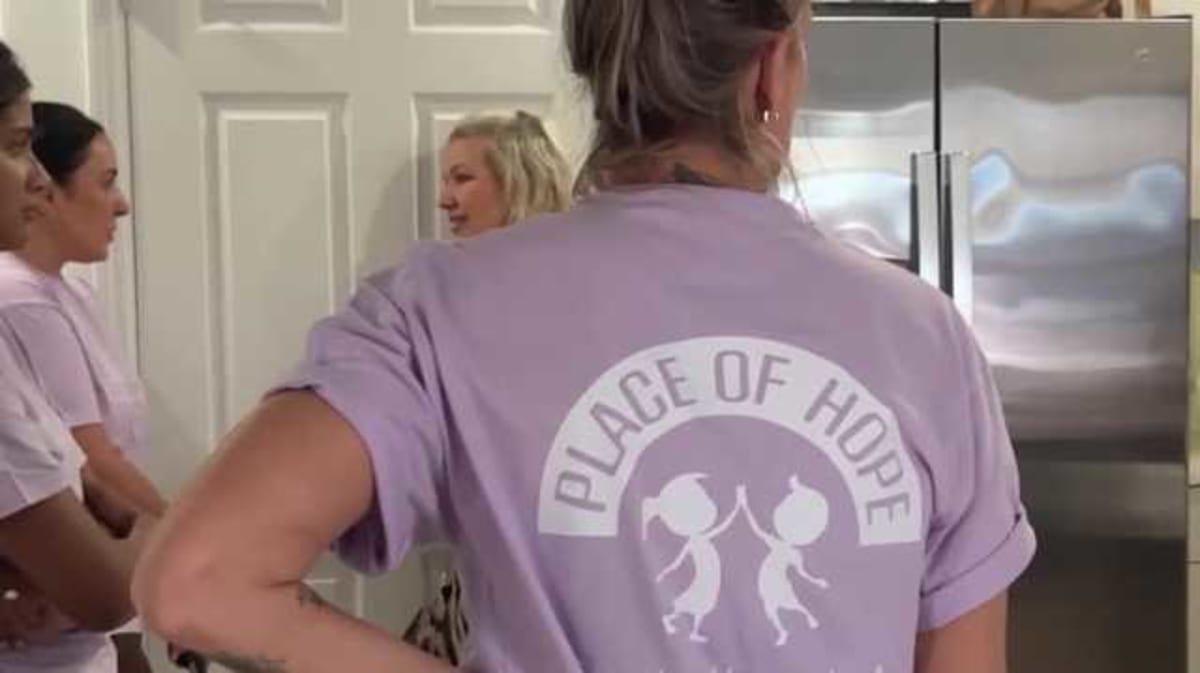Volunteers Furnish Home for Former Foster Child in Florida - Image 2