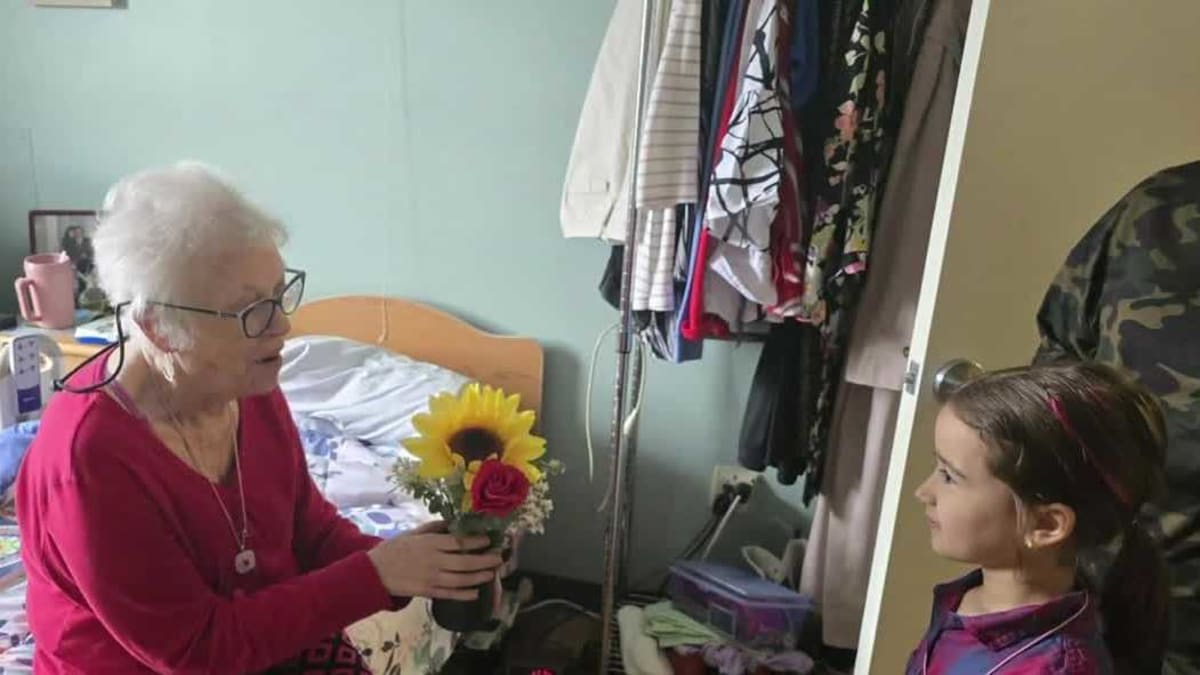 First Grader Ivy Delivers Handmade Flowers to Nursing Home