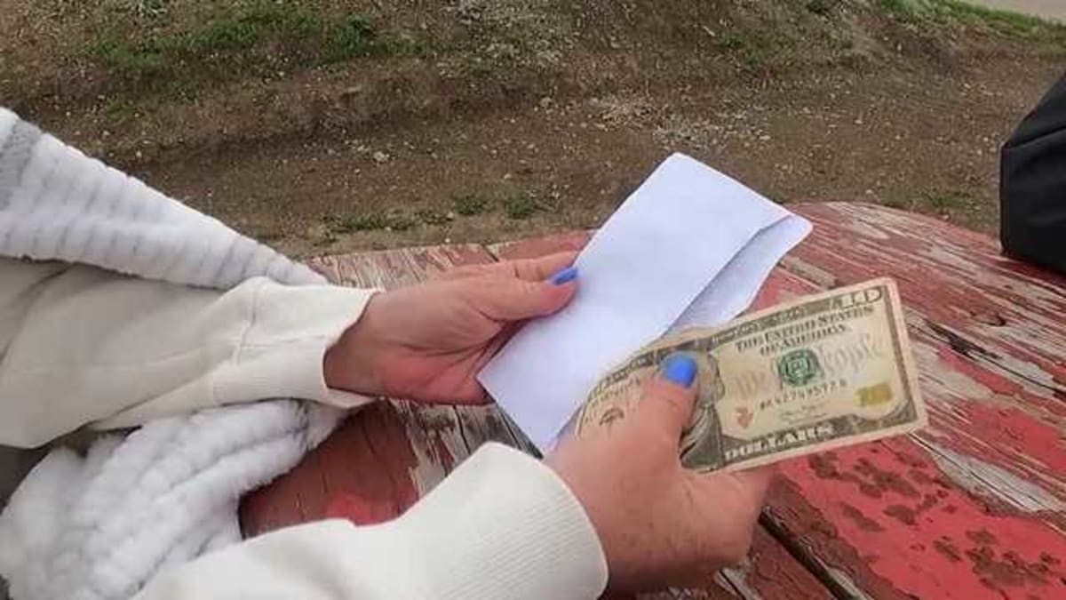 Des Moines Woman Marks Suicide Survival With Kindness Gifts - Image 2