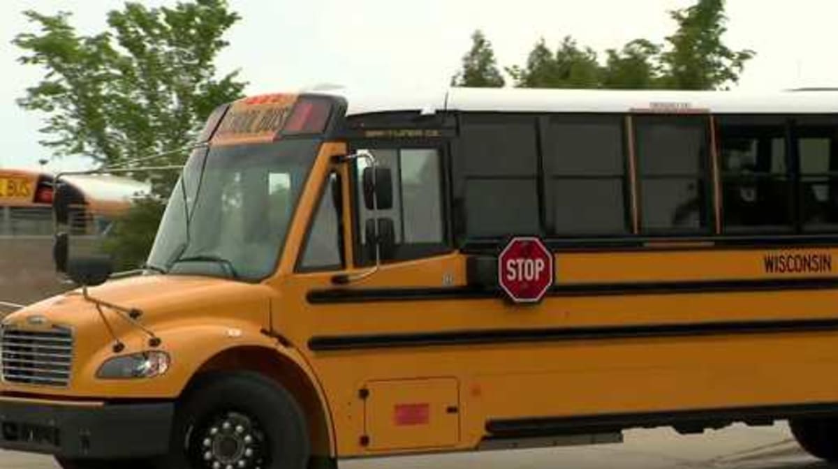 Milwaukee Schools Roll Out 50 Electric Buses, Cut Costs - Image 2