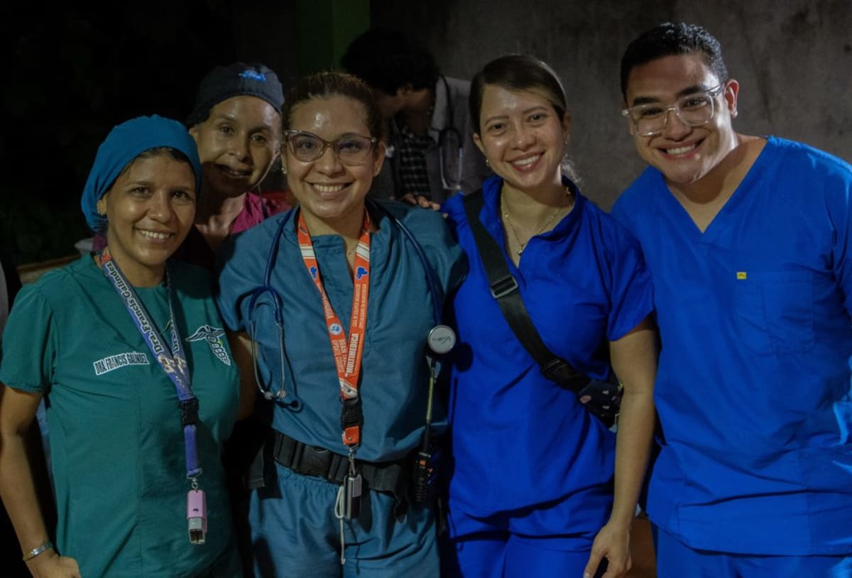 Venezuela Volunteers Build Emergency Camp in La Guaira - Image 4