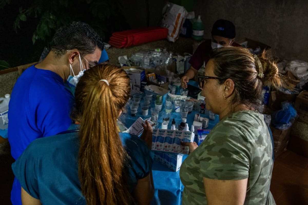 Venezuela Volunteers Build Emergency Camp in La Guaira - Image 5