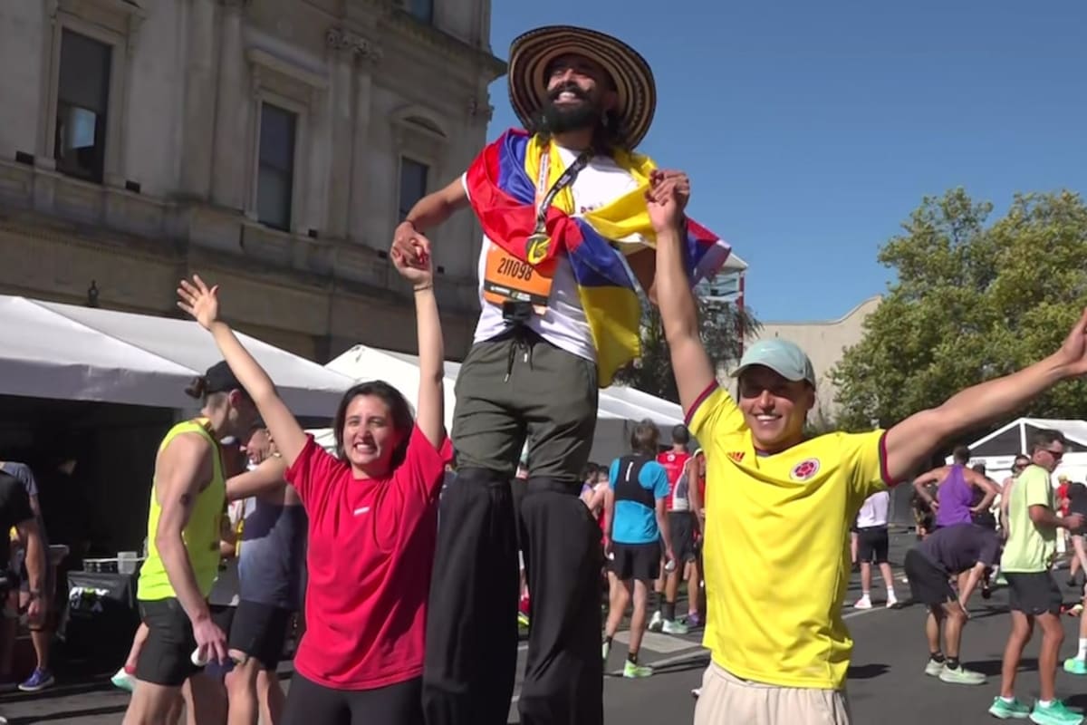 Colombian Runs Half-Marathon on Stilts, Sets Record - Image 4