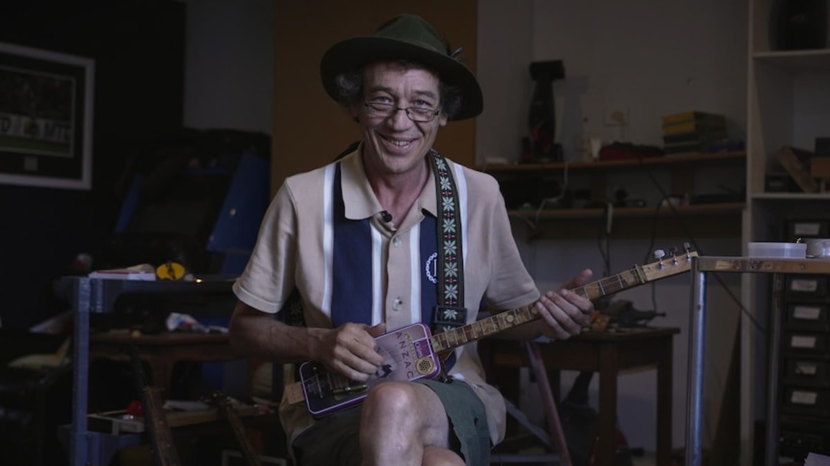 Tasmanian Musician Crafts Guitars from Biscuit Tins for Vets - Image 3