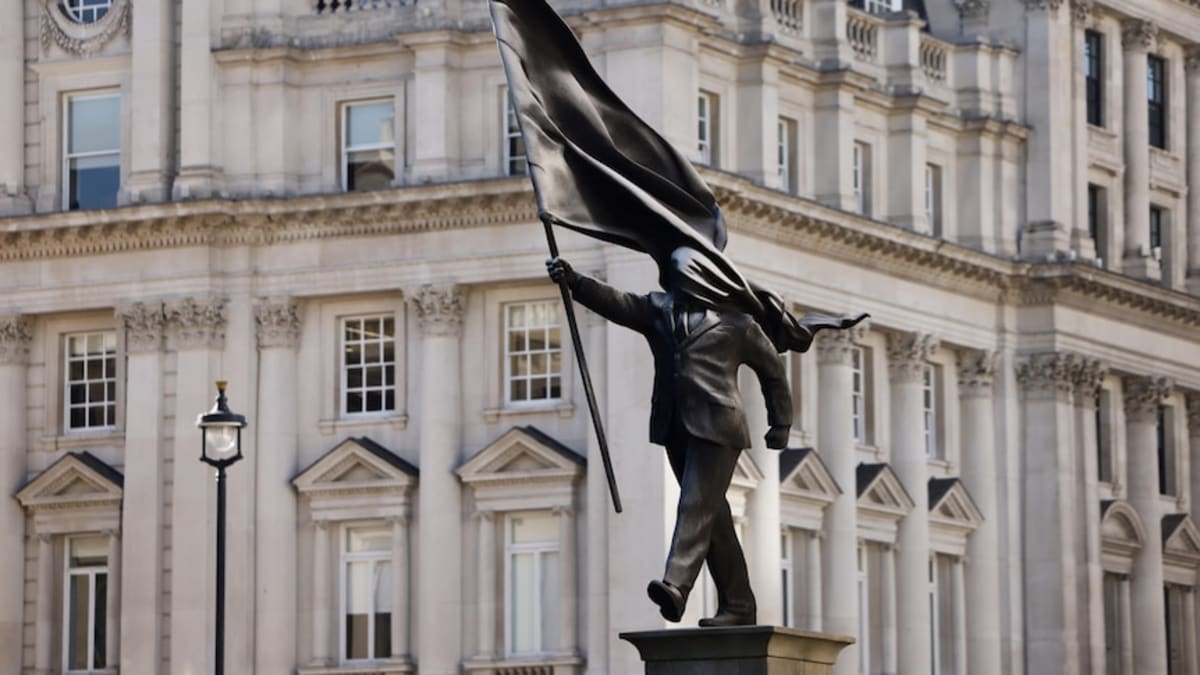 Banksy Unveils Mystery Statue in Heart of London - Image 2