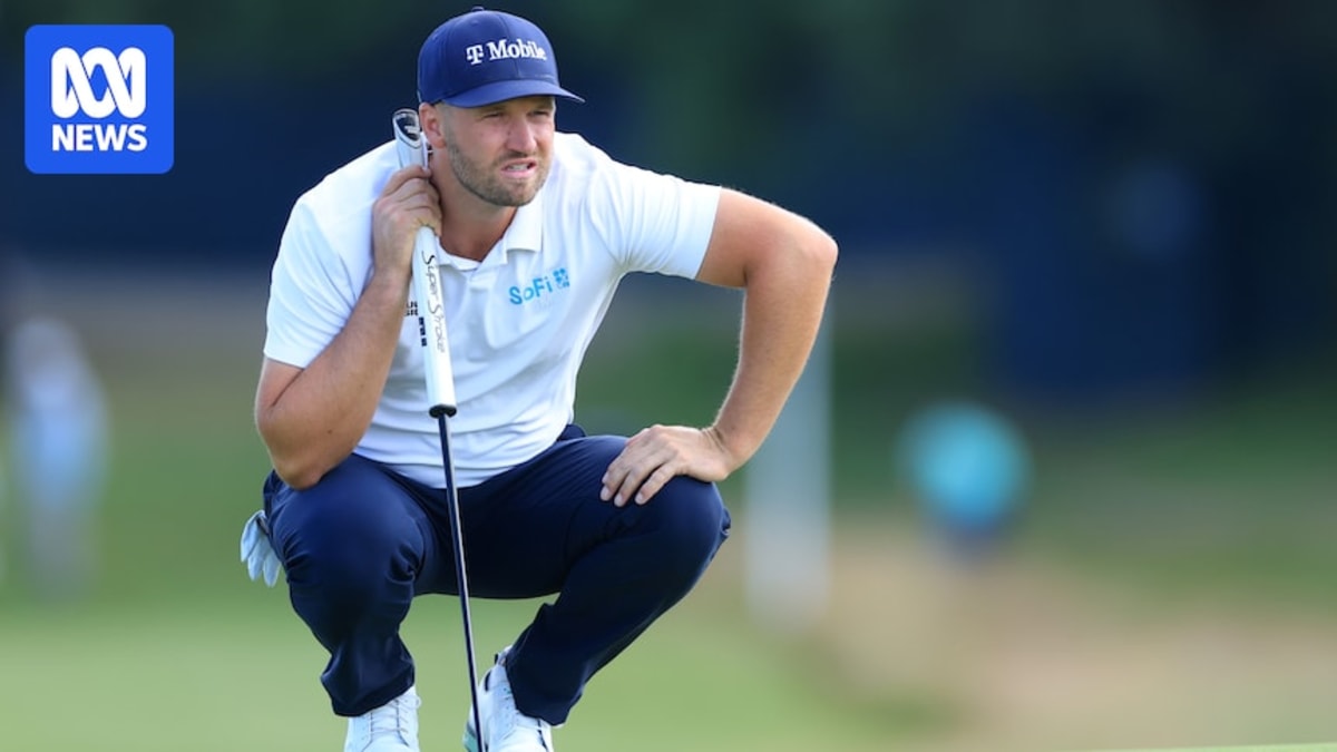 Wyndham Clark holds golf club after shot at US Open at Shinnecock Hills