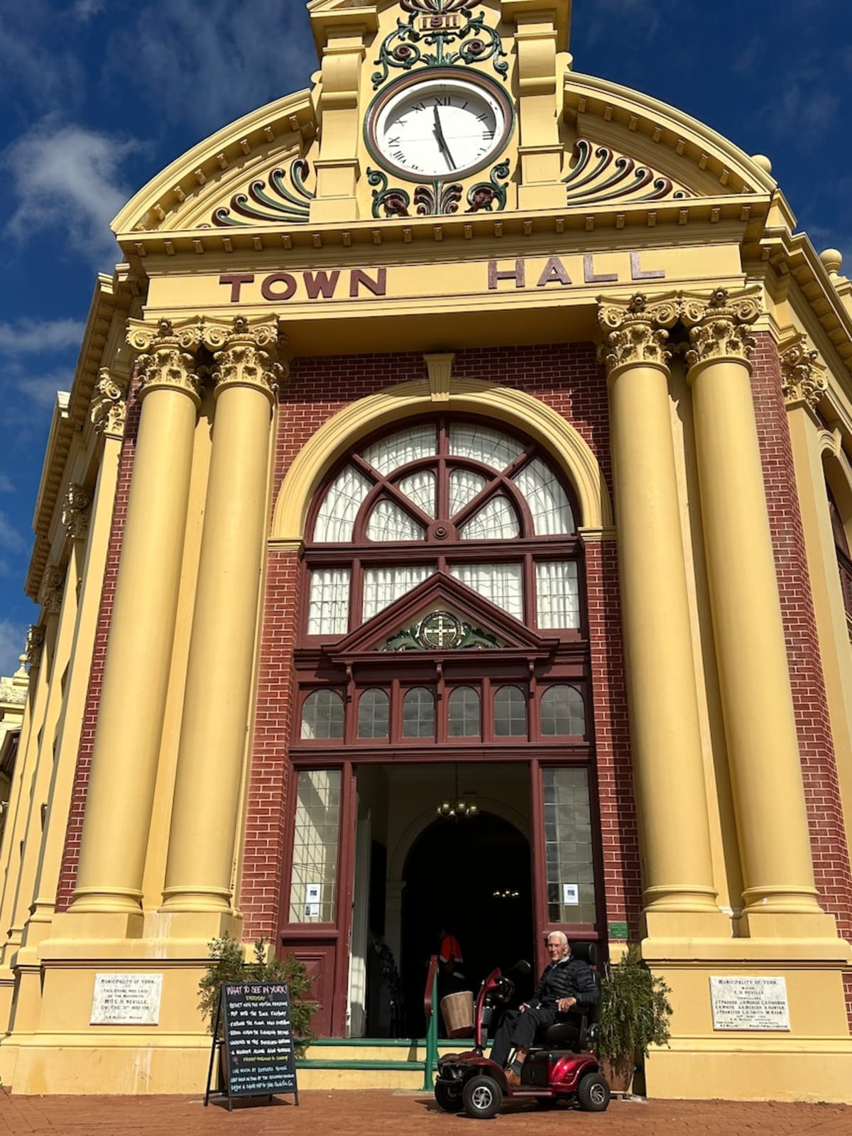 95-Year-Old Born in Town Hall Returns After 64 Years - Image 3