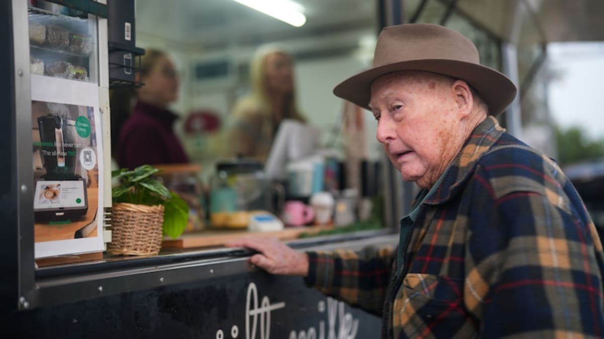 Coffee Van Opens 20 Minutes, Fuels Small Town's Spirit - Image 2