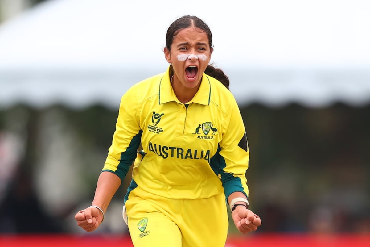 Teen Sees Women's Cricket on TV, Now Plays for Australia - Image 4