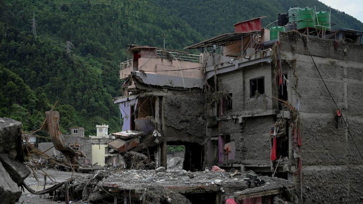 Australian Found Alive 6 Days After Nepal-Tibet Floods - Image 2