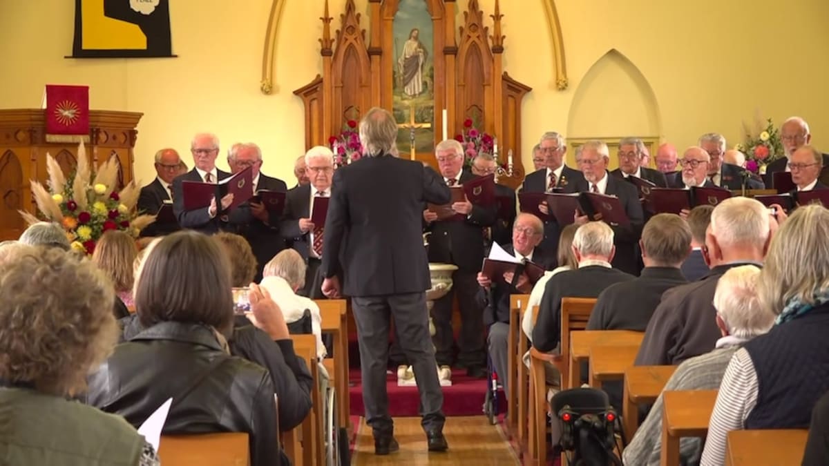 Dust-Covered Hymns Sung Again After 50 Years in Storage - Image 2