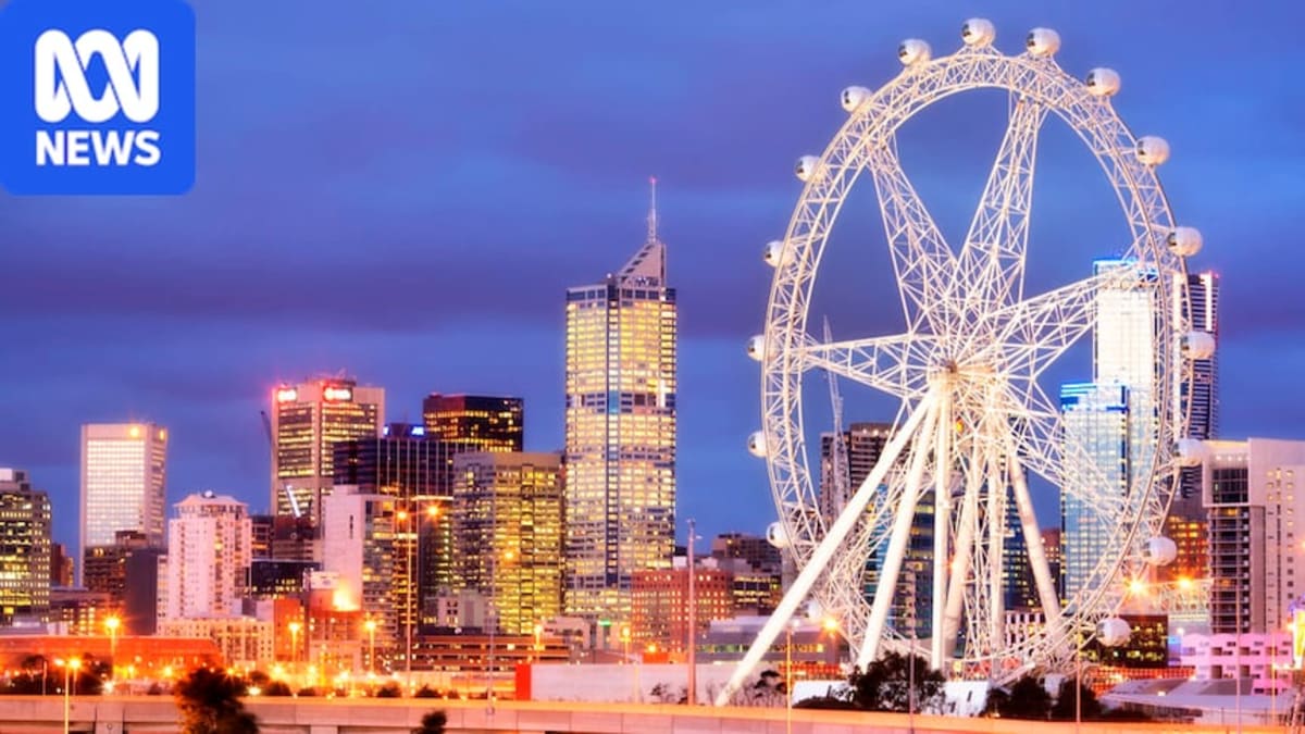 Melbourne Girl Flips Switch on Beloved Observation Wheel