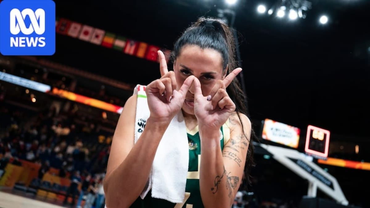 Australian basketball captain Ezi Magbegor shooting during FIBA Women's World Cup game against Türkiye