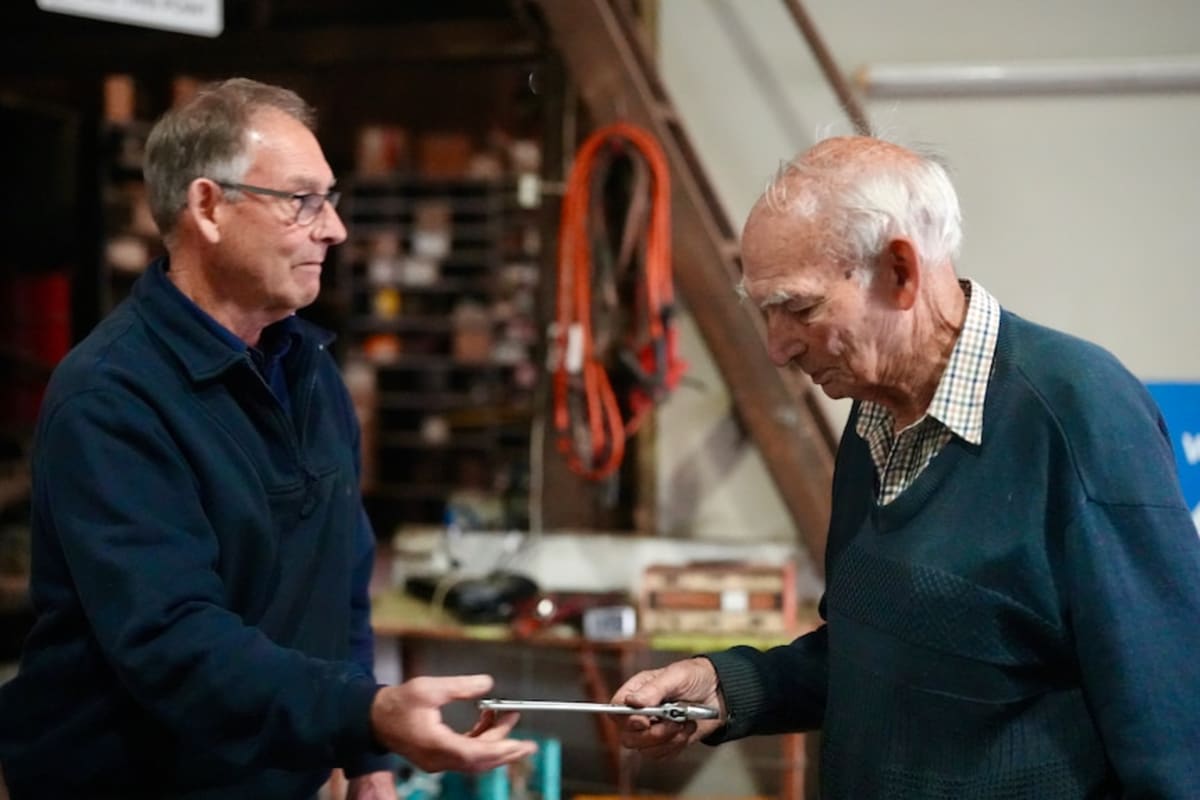 99-Year-Old Mechanic Works Six Days a Week in Tiny Town - Image 4