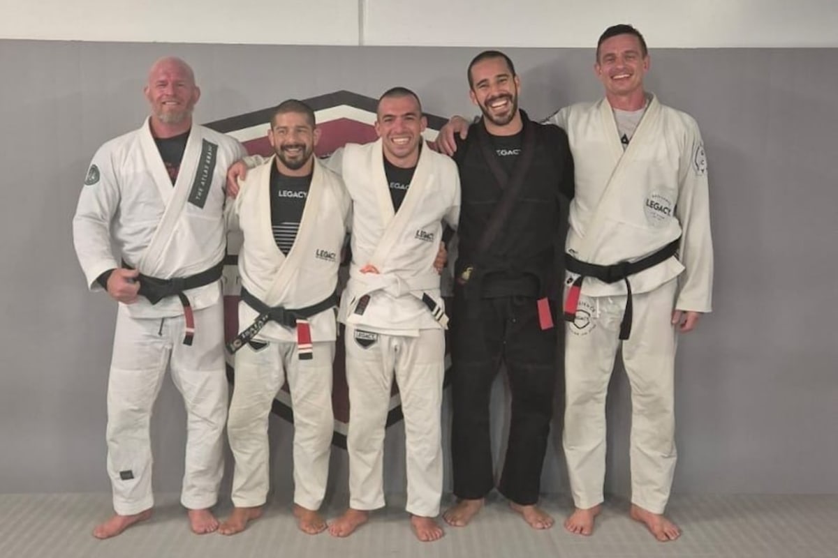 Jujitsu Expert Stops Tiny Home Thief in Citizen's Arrest - Image 5