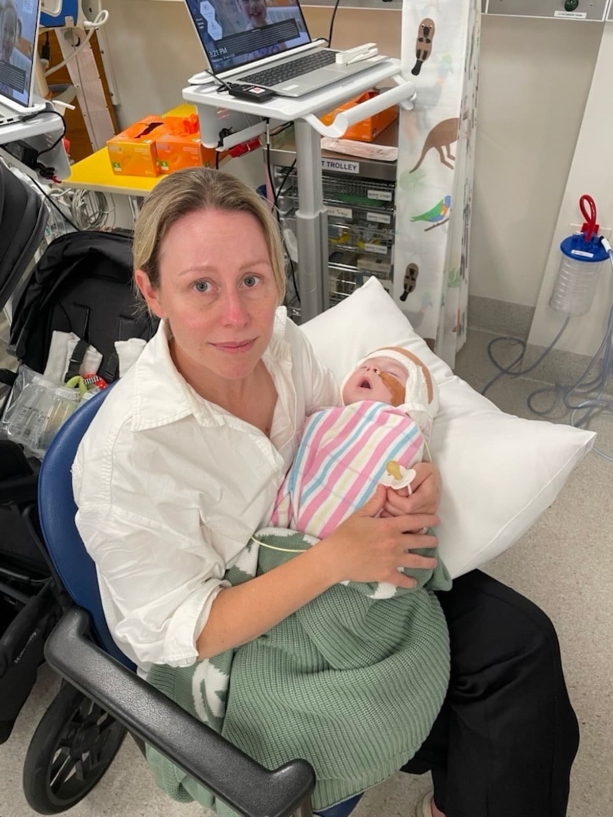 Deaf Twin Babies Hear Mum's Voice in Australian First - Image 5