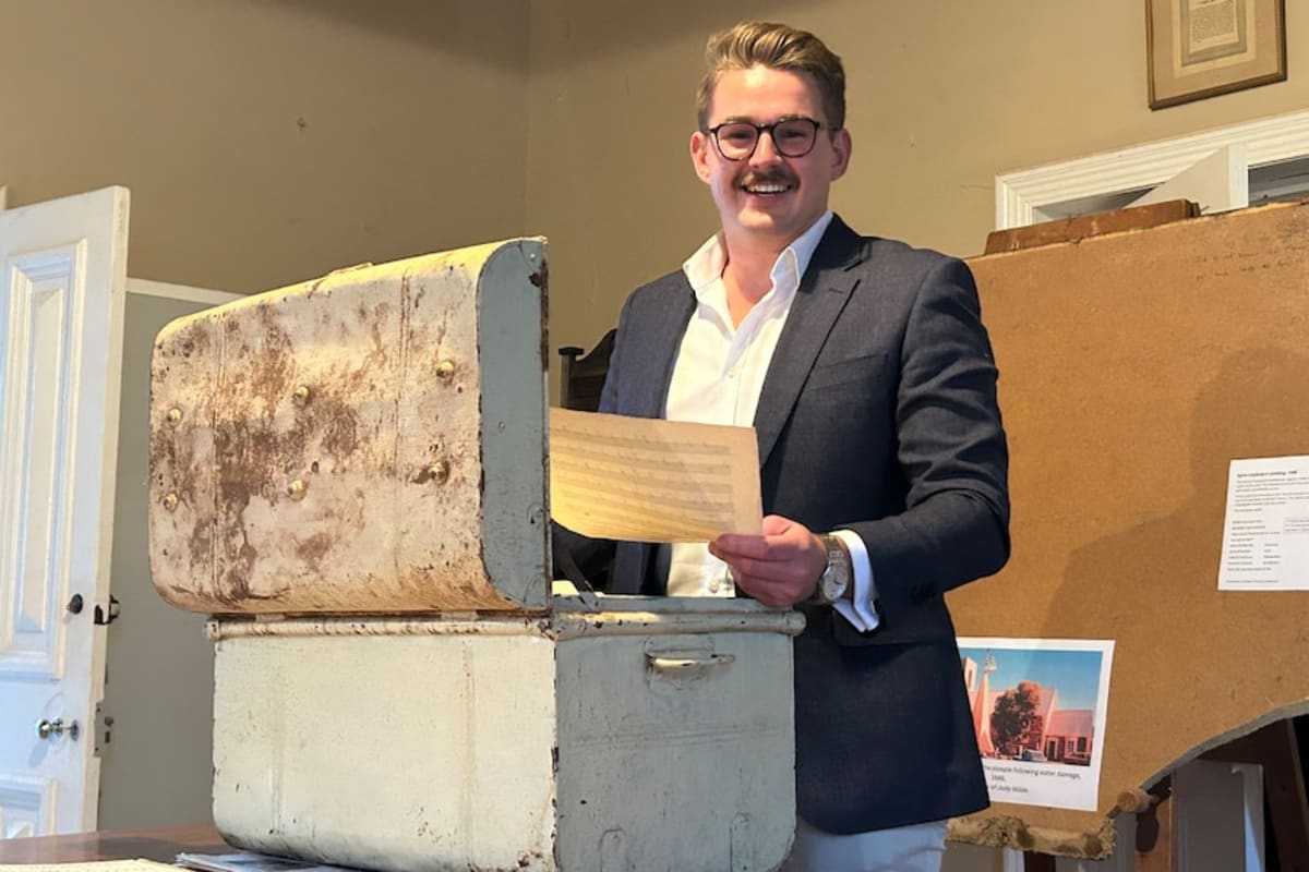 Dust-Covered Hymns Sung Again After 50 Years in Storage - Image 3