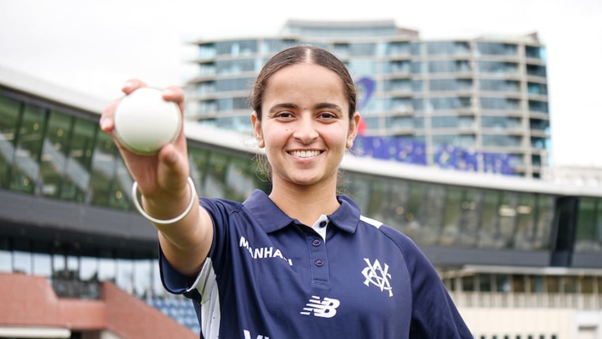 Teen Sees Women's Cricket on TV, Now Plays for Australia - Image 3