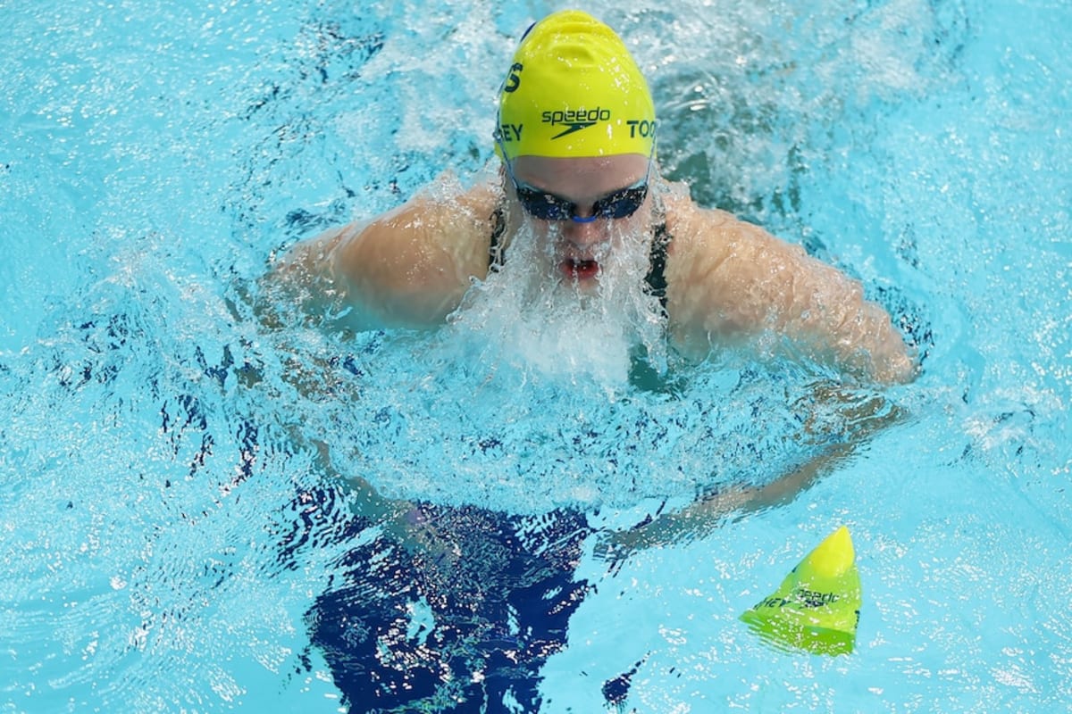 Photographer Captures Partner's Gold Medal Through Tears - Image 5
