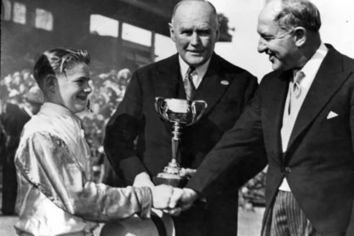 Teen Jockey's 80-1 Melbourne Cup Win Lives On In Silo Art - Image 3