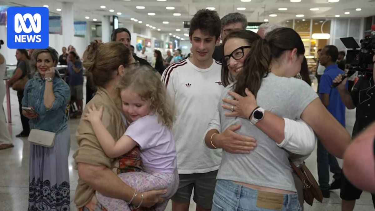 200 Australians Land Safe in Sydney After Middle East Crisis