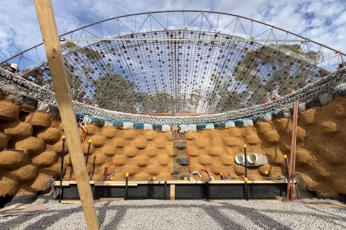 Bushfire Survivor Rebuilds Home From Tyres and Bottles - Image 2