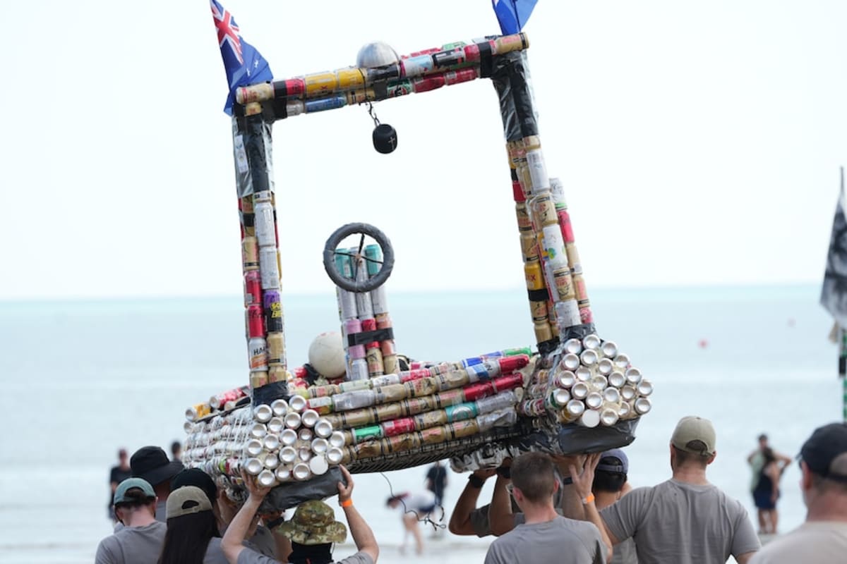 Darwin's 52nd Beer Can Regatta Draws Thousands to Beach - Image 4