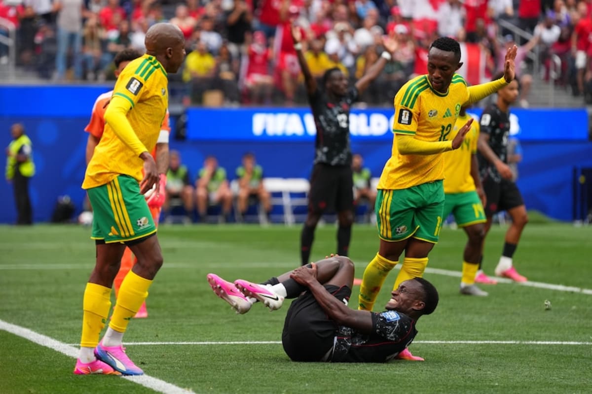 Small Kansas Town Adopts Algeria's World Cup Team as Their Own - Image 4