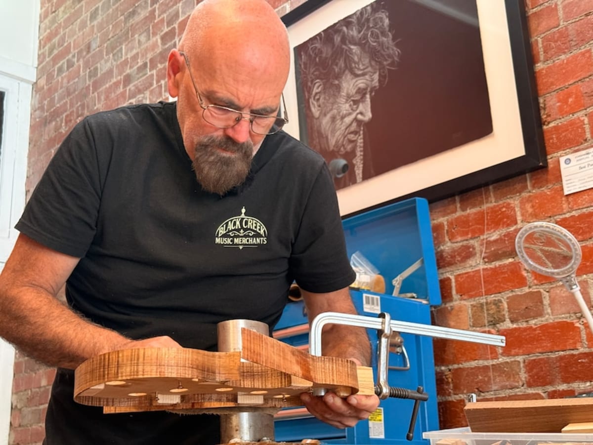 Australian Luthier Handcrafts Violin in Six-Month Labor of Love - Image 2