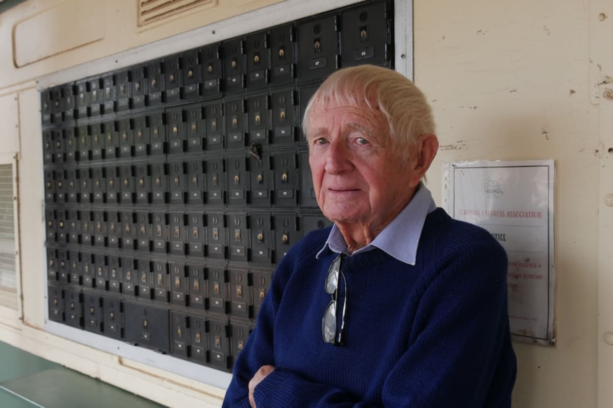 Train Carriage Becomes Town's Heart After Store Closes - Image 4