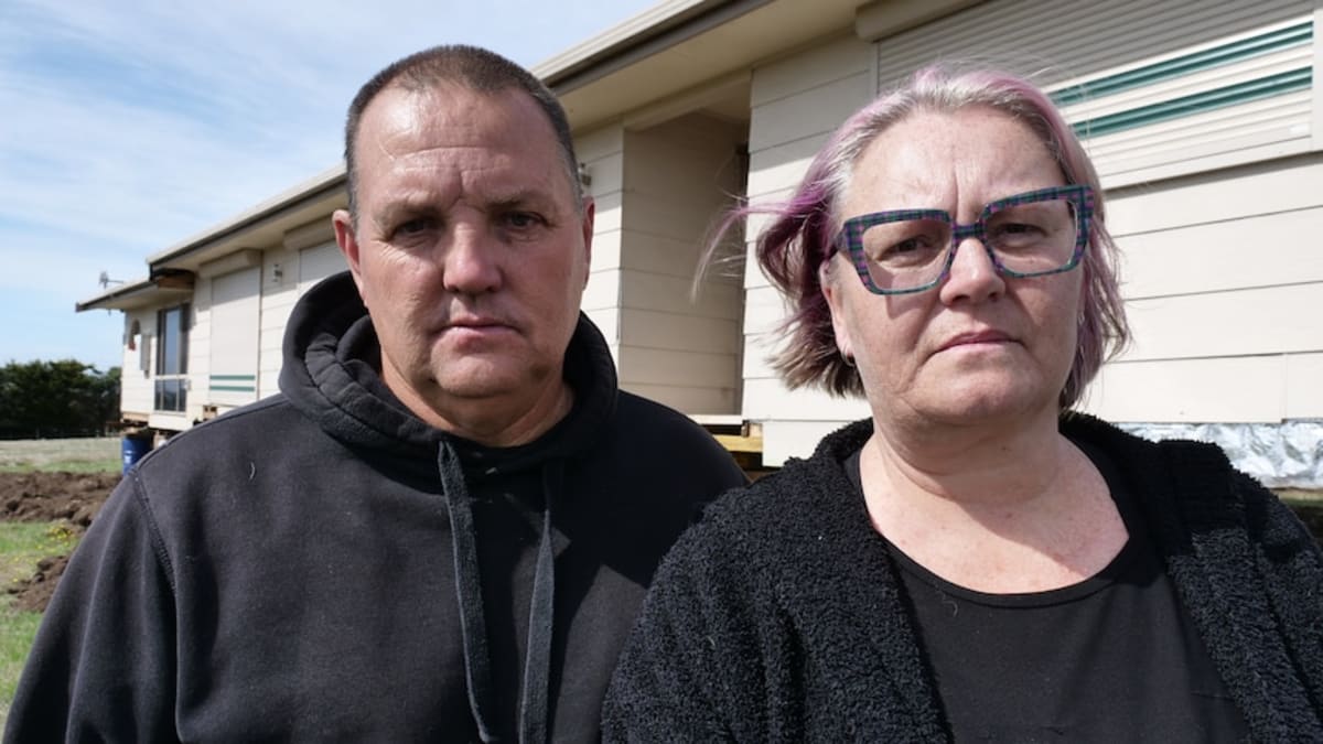 Victorian Couple Moves Dream Home 100 Meters to Right Block - Image 2