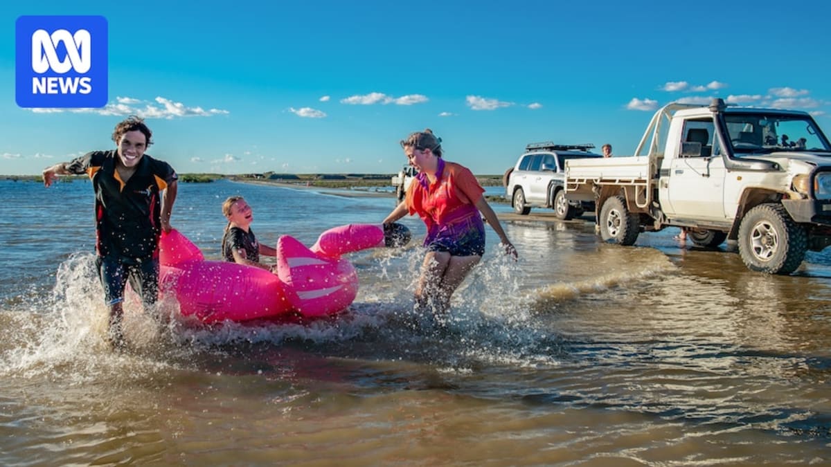 Small planes carrying emergency food supplies land in flooded Australian outback town of Marree