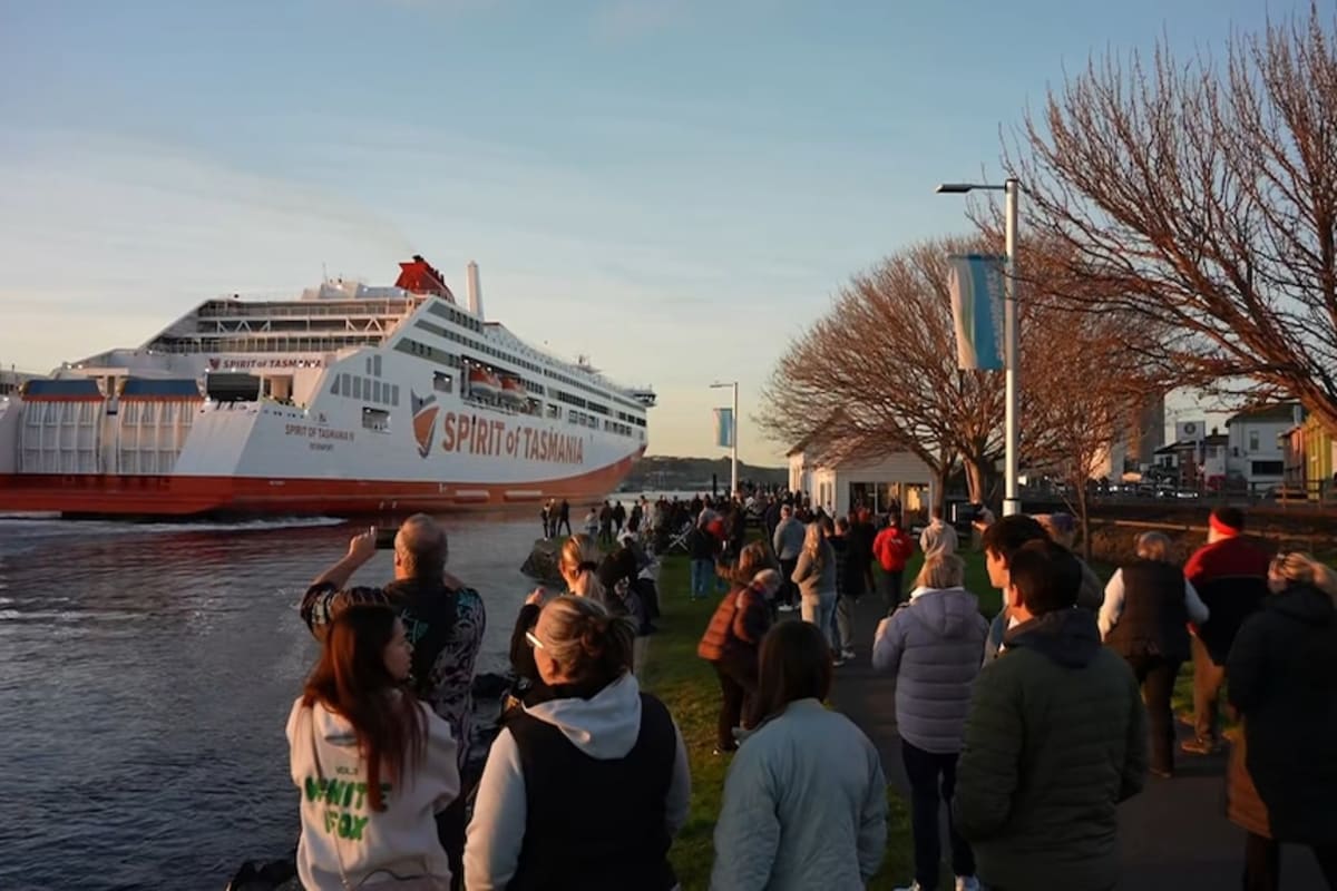 Thousands Welcome Tasmania's New Ferry After Years of Delays - Image 5