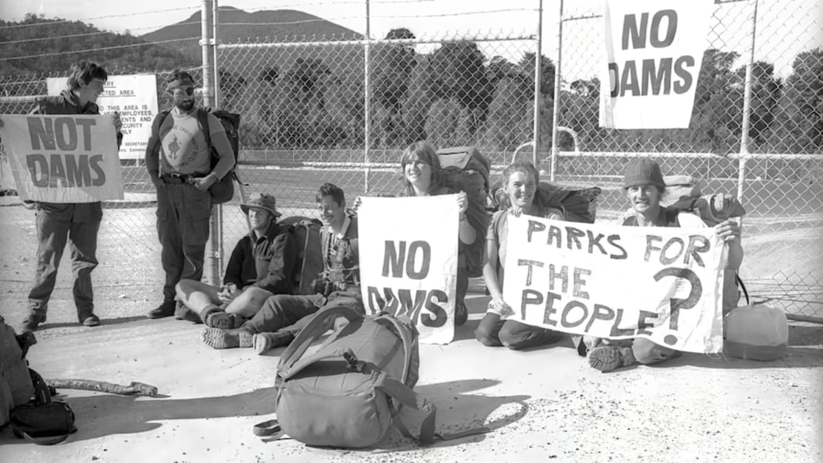 Ex-Cop Reunites with Protester He Arrested 40 Years Ago - Image 3